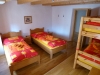 oranges Zimmer mit Variante Einzelbetten